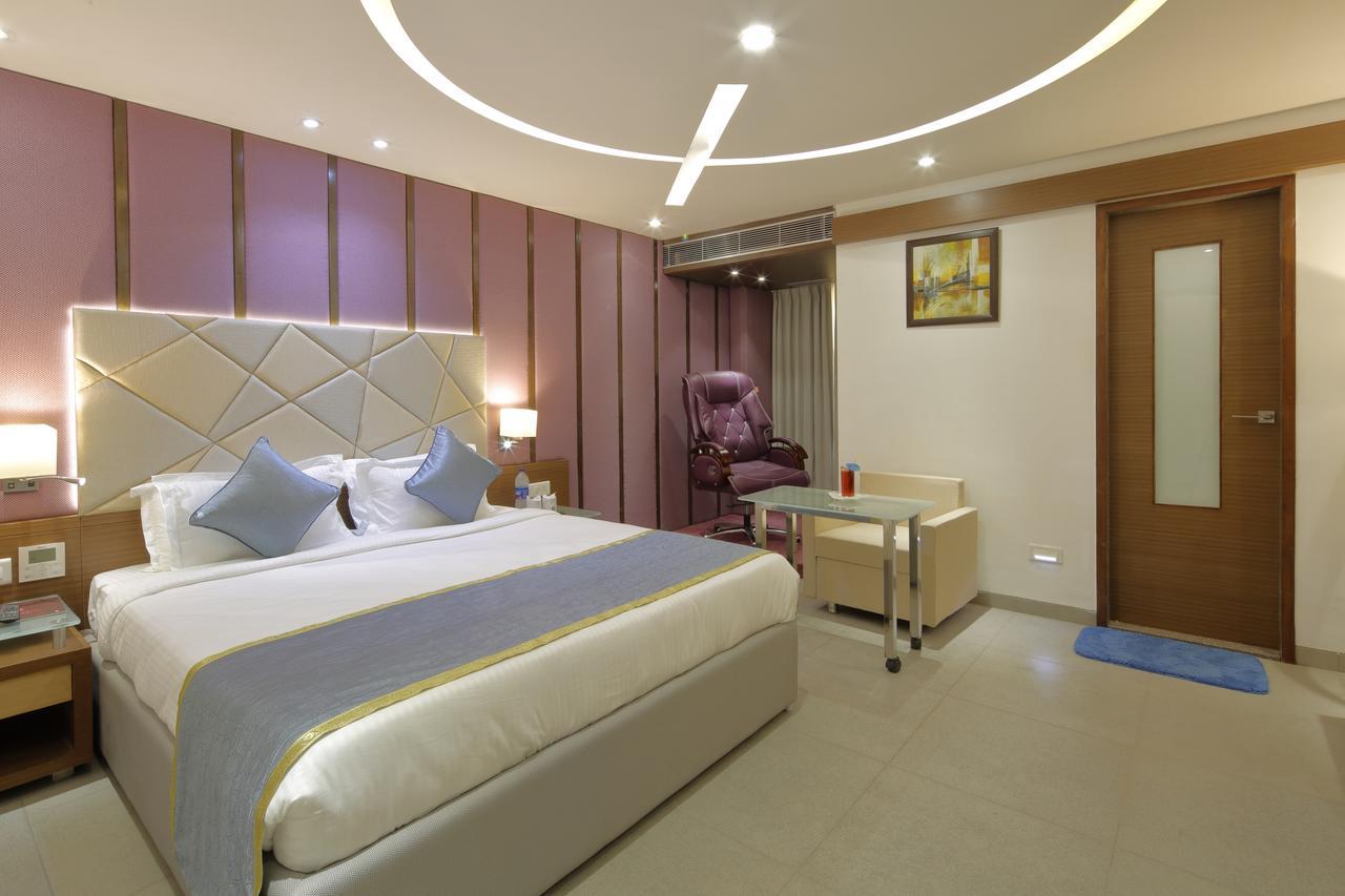 Hotel Pragati The Grand Ahmedabad Exterior foto