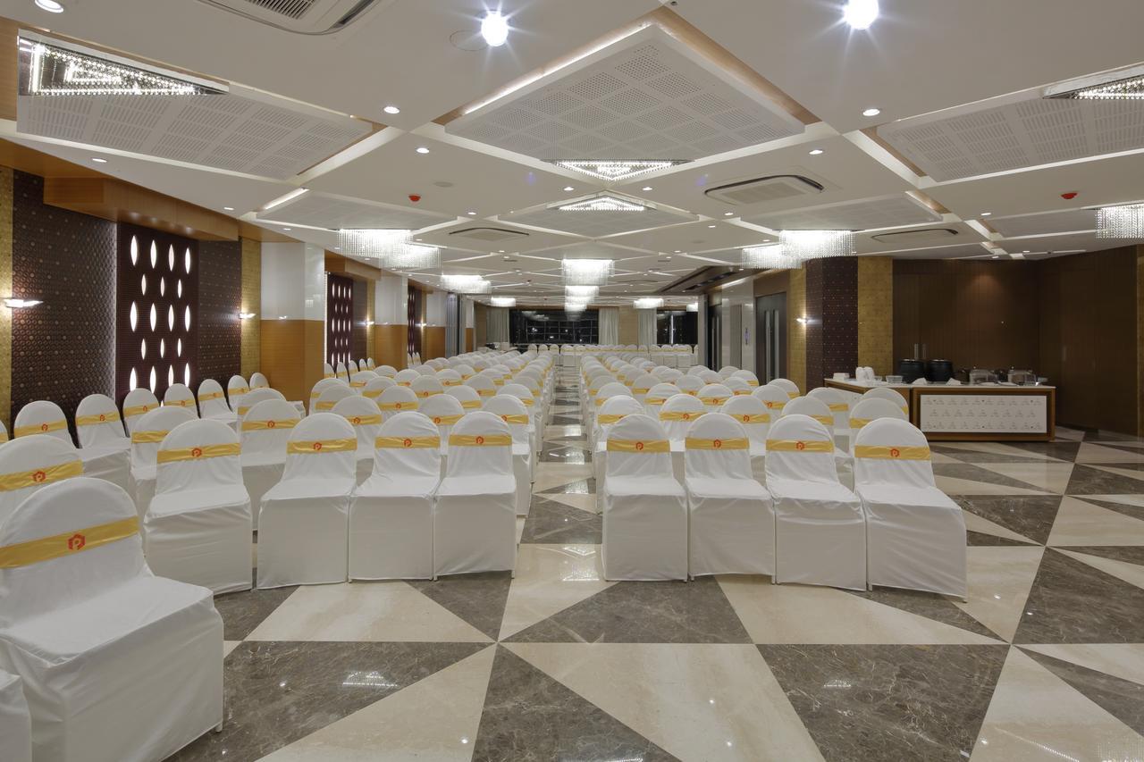 Hotel Pragati The Grand Ahmedabad Exterior foto