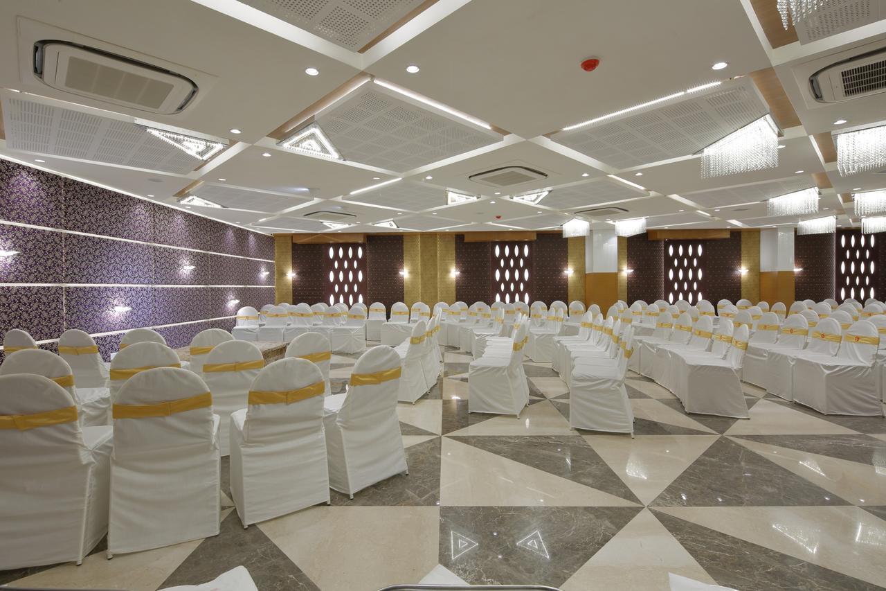Hotel Pragati The Grand Ahmedabad Exterior foto