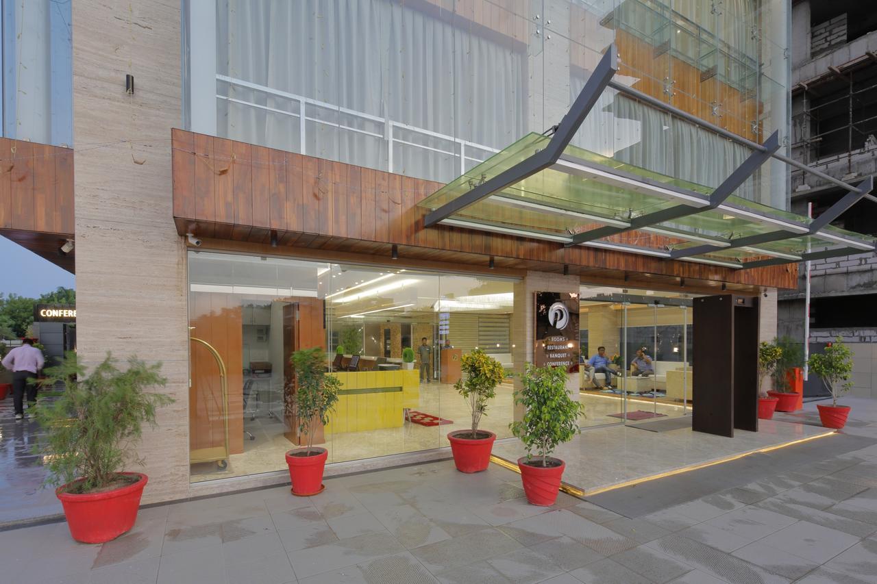 Hotel Pragati The Grand Ahmedabad Exterior foto