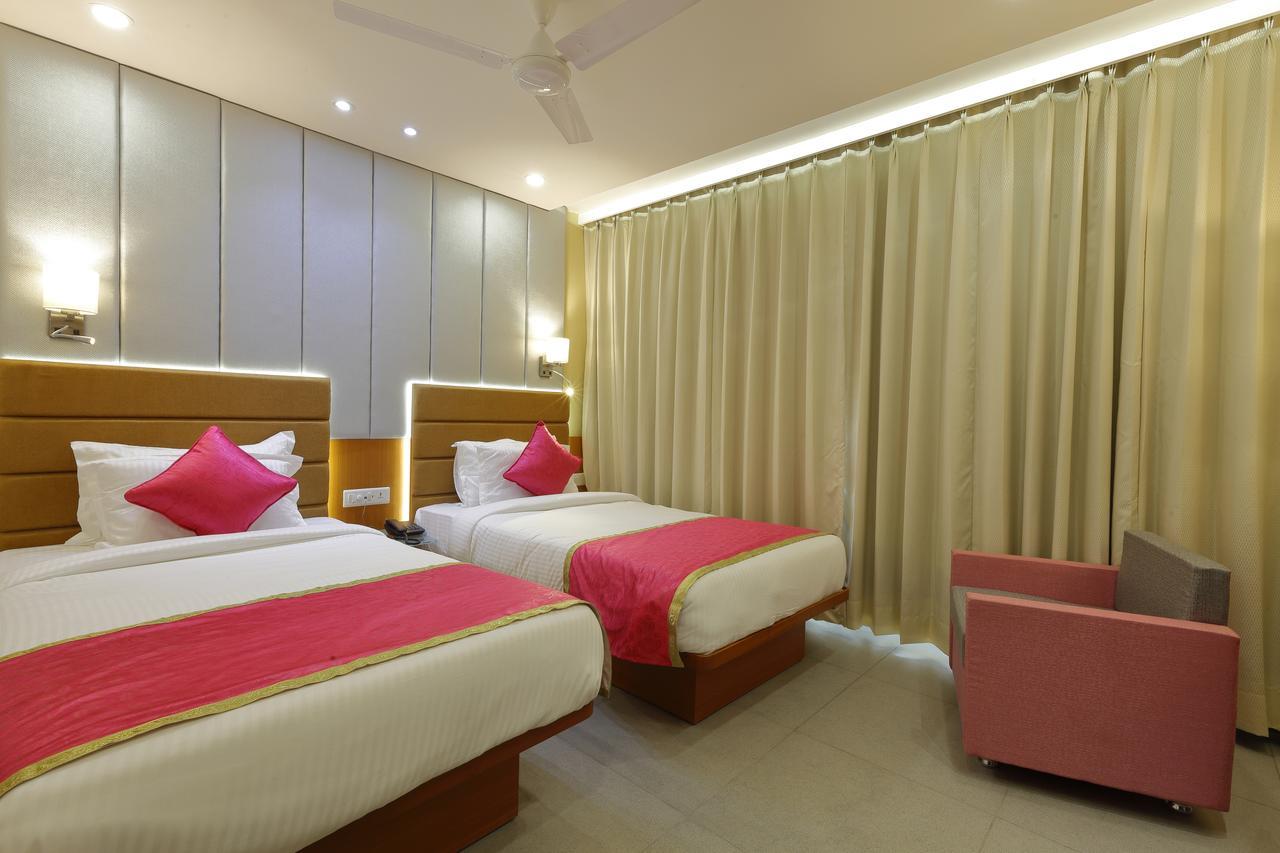 Hotel Pragati The Grand Ahmedabad Exterior foto
