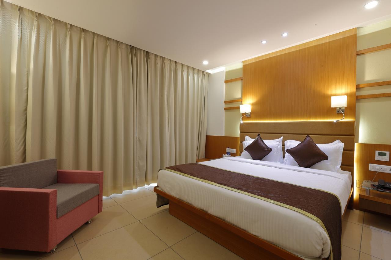 Hotel Pragati The Grand Ahmedabad Exterior foto