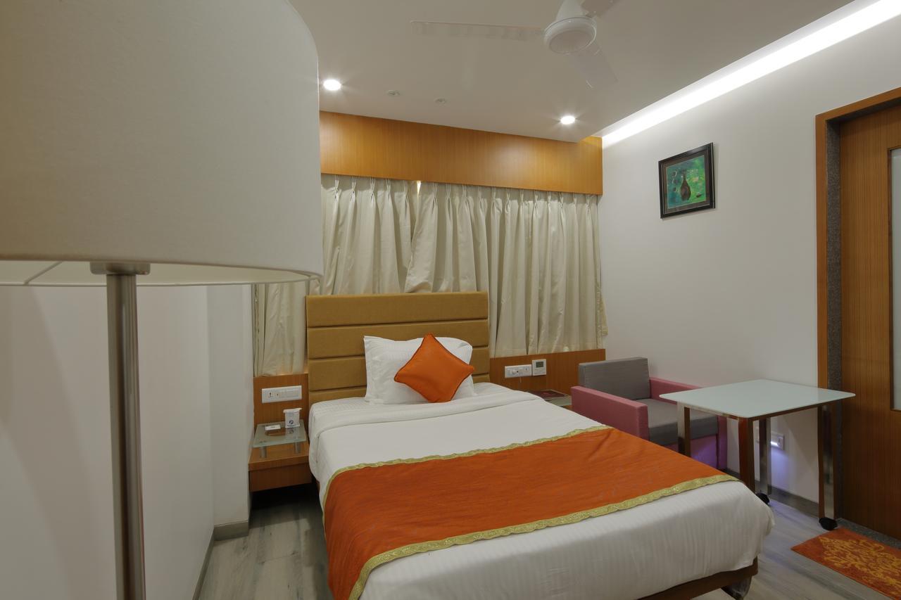 Hotel Pragati The Grand Ahmedabad Exterior foto