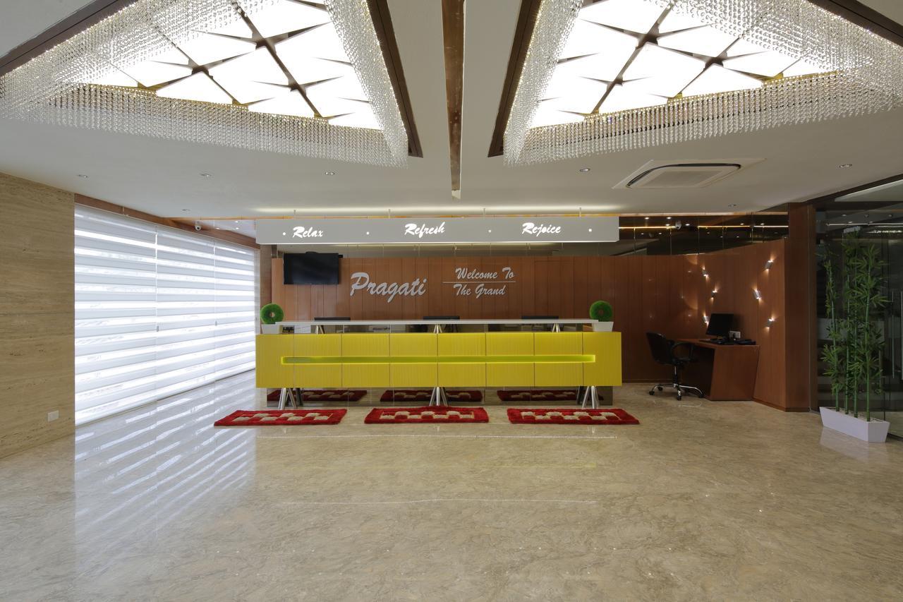 Hotel Pragati The Grand Ahmedabad Exterior foto