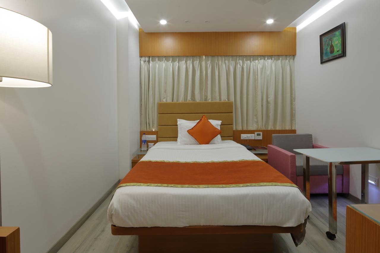 Hotel Pragati The Grand Ahmedabad Exterior foto