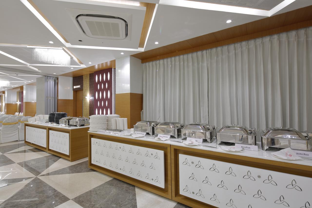 Hotel Pragati The Grand Ahmedabad Exterior foto