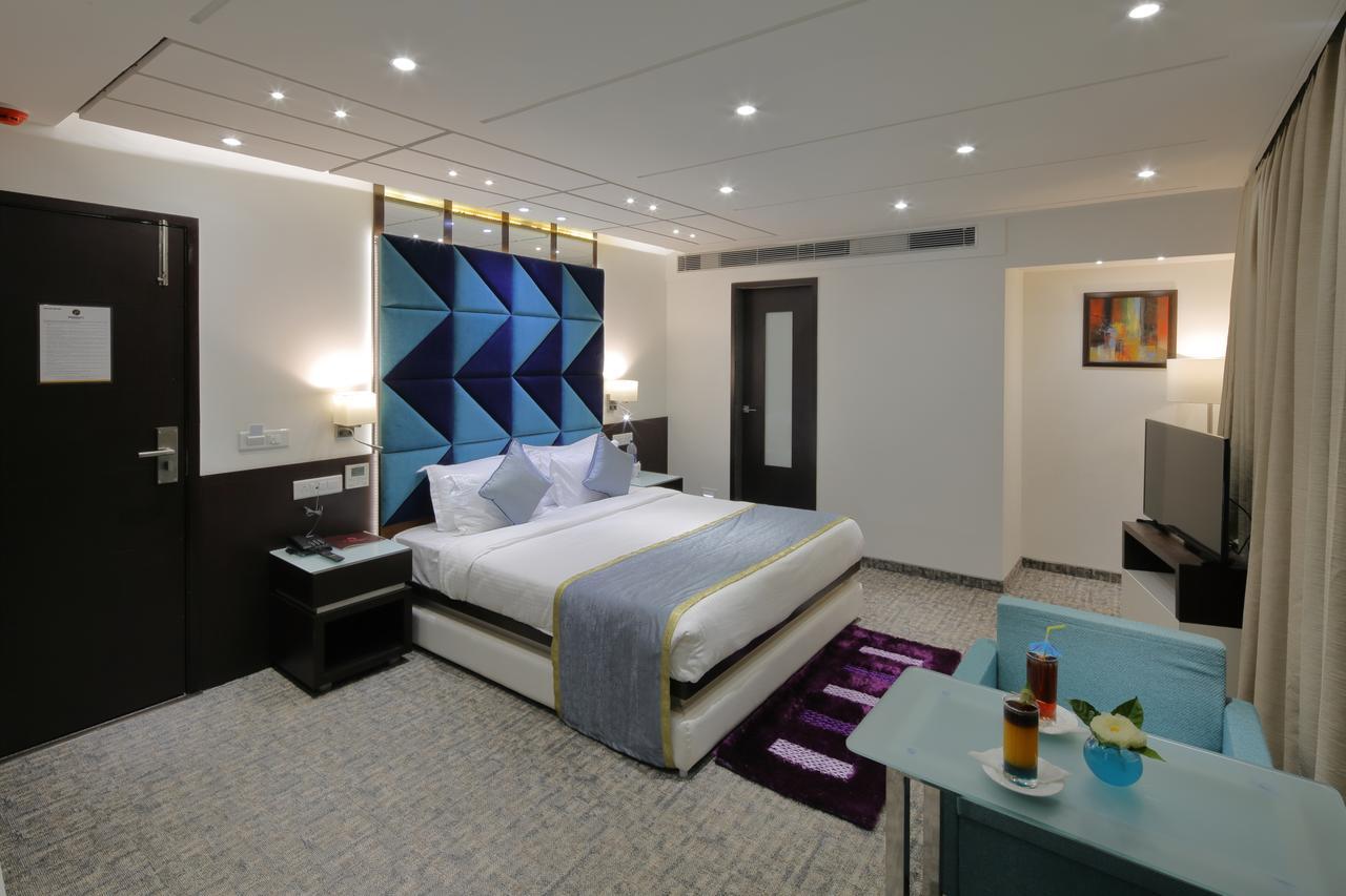 Hotel Pragati The Grand Ahmedabad Exterior foto